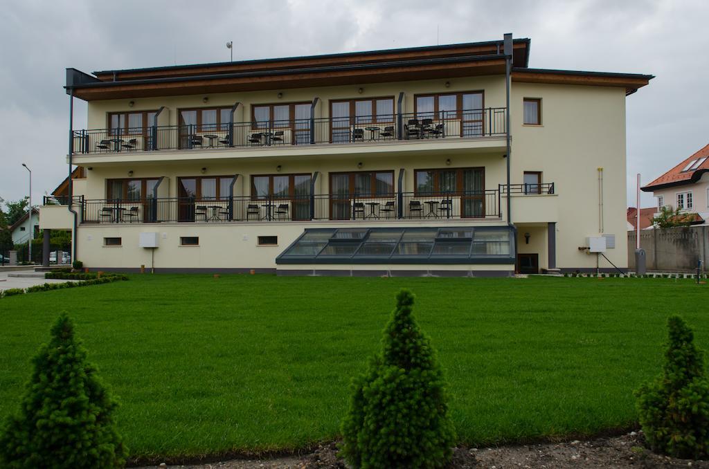 Simbad & Bar Superior Mosonmagyaróvár